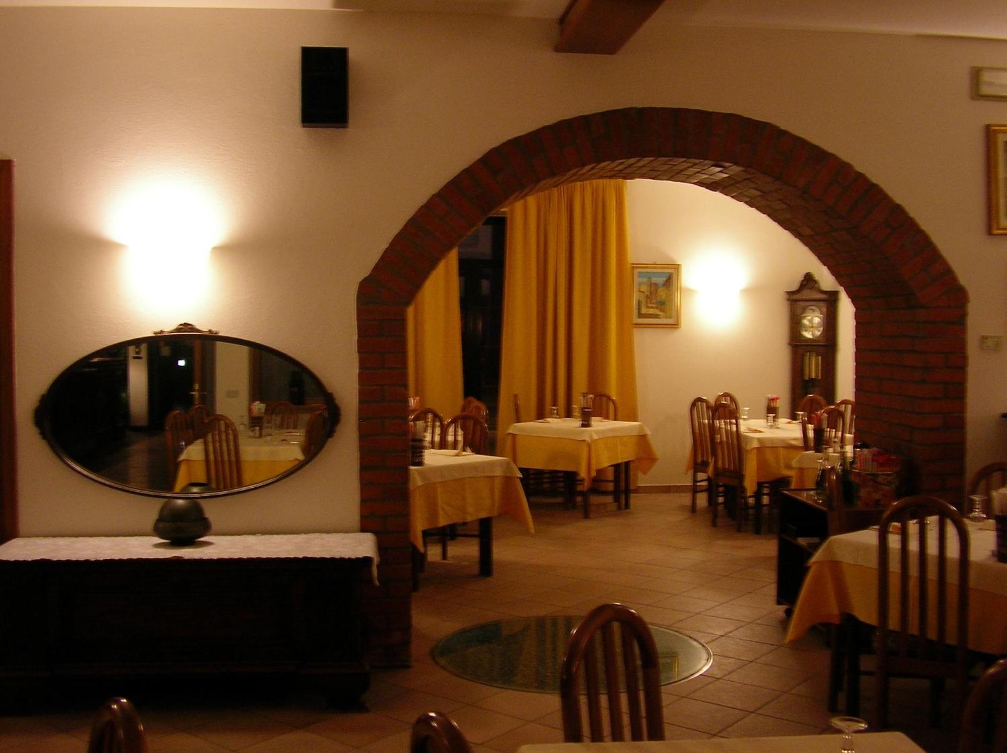 Hotel La Pergola Moniga del Garda Exterior photo