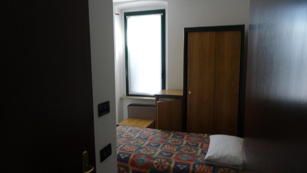 Hotel La Pergola Moniga del Garda Exterior photo