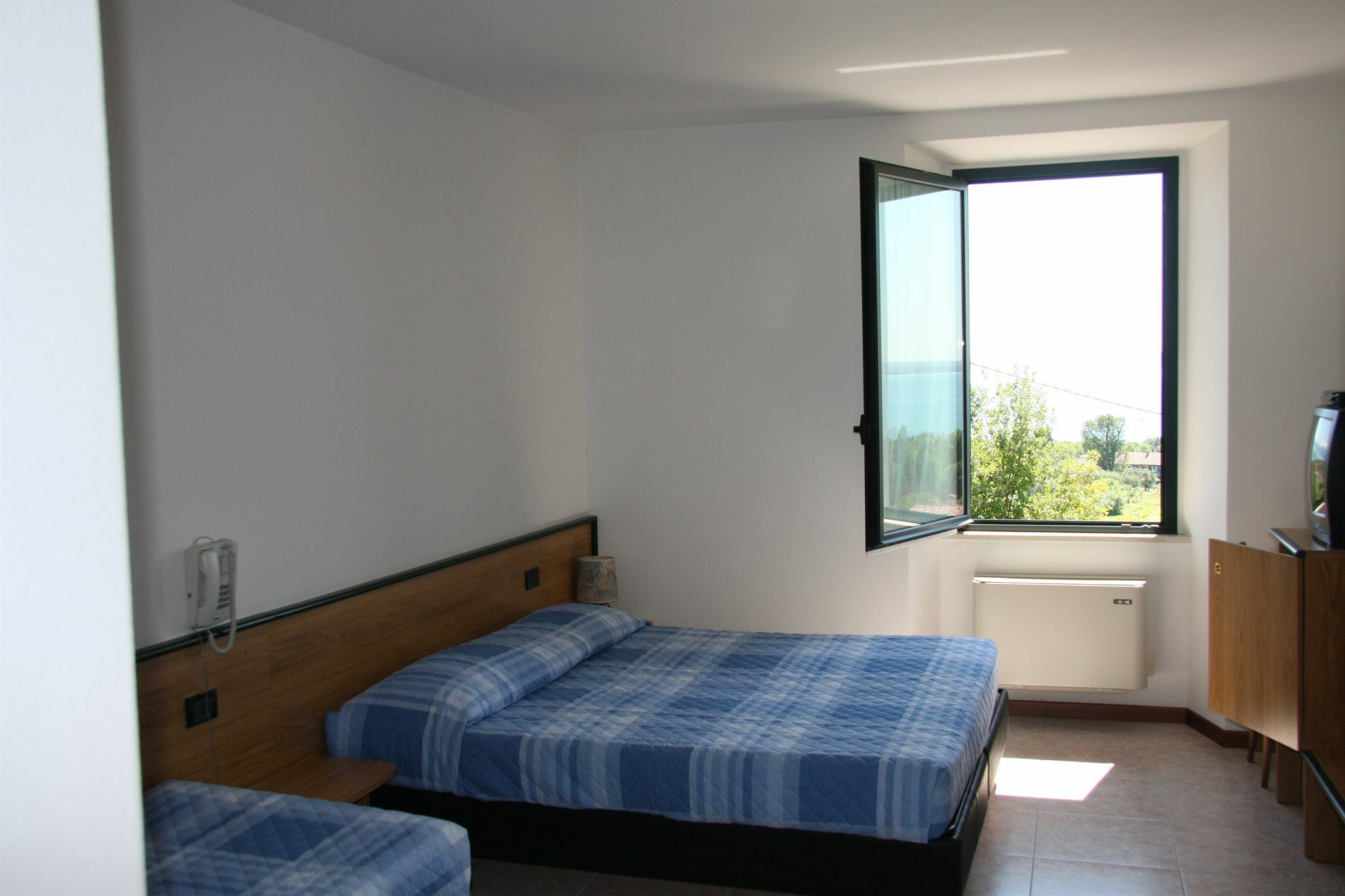 Hotel La Pergola Moniga del Garda Exterior photo